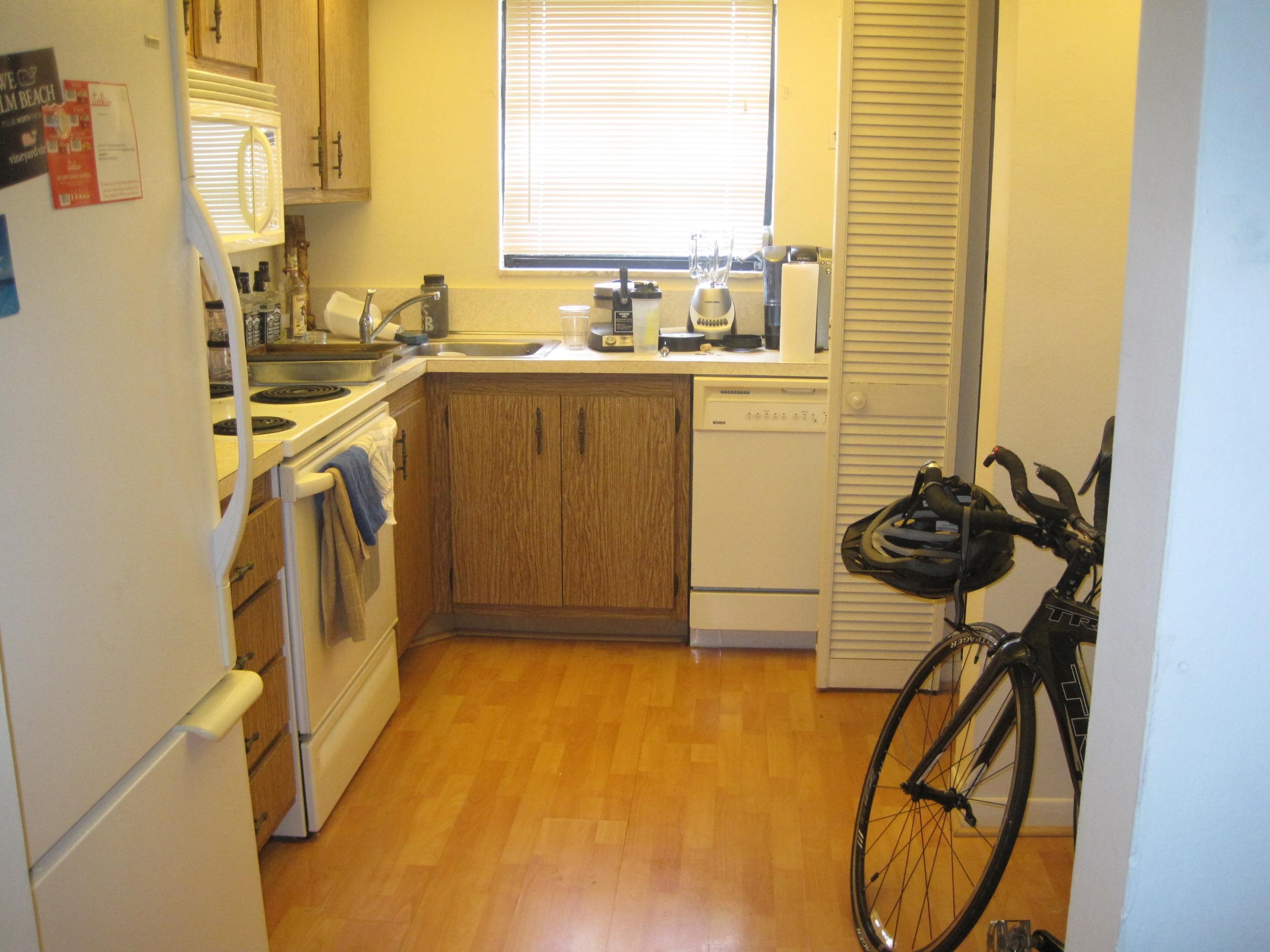 50 Southeast 12th Street, Unit 215 Boca Raton, FL 33432 - Photo 2 of 12 Kitchen