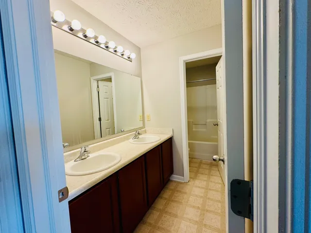 $2,300 | 6451 Enclave Court, Greenwood, IN 46143