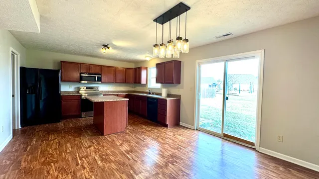 $2,300 | 6451 Enclave Court, Greenwood, IN 46143