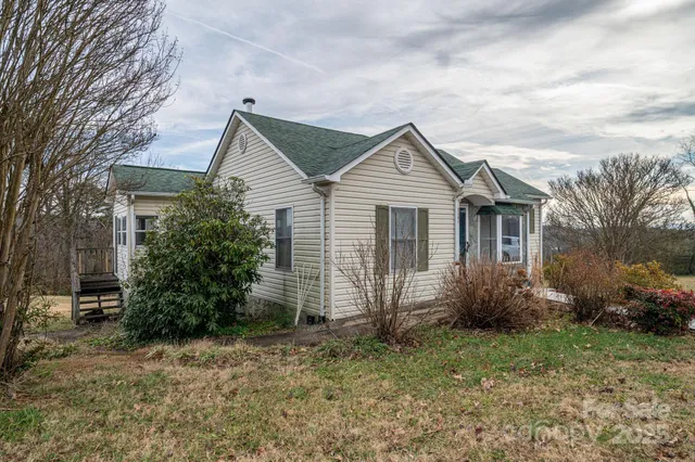 $270,000 | 2541 Grandview Circle Southwest, Lenoir, NC 28645