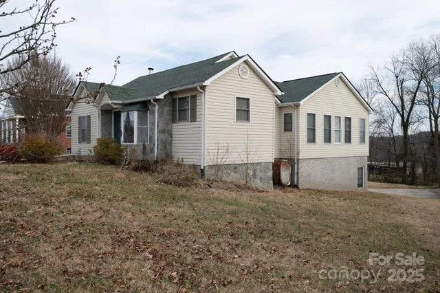 $270,000 | 2541 Grandview Circle Southwest, Lenoir, NC 28645