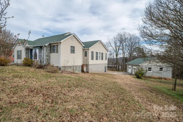 $270,000 | 2541 Grandview Circle Southwest, Lenoir, NC 28645