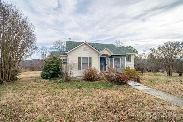 $270,000 | 2541 Grandview Circle Southwest, Lenoir, NC 28645