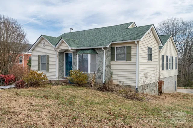 $270,000 | 2541 Grandview Circle Southwest, Lenoir, NC 28645