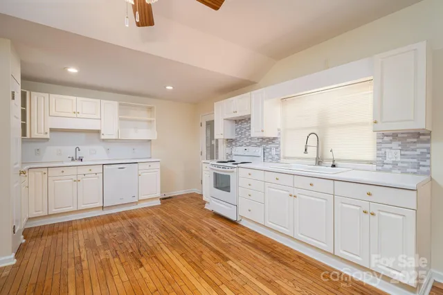 $270,000 | 2541 Grandview Circle Southwest, Lenoir, NC 28645