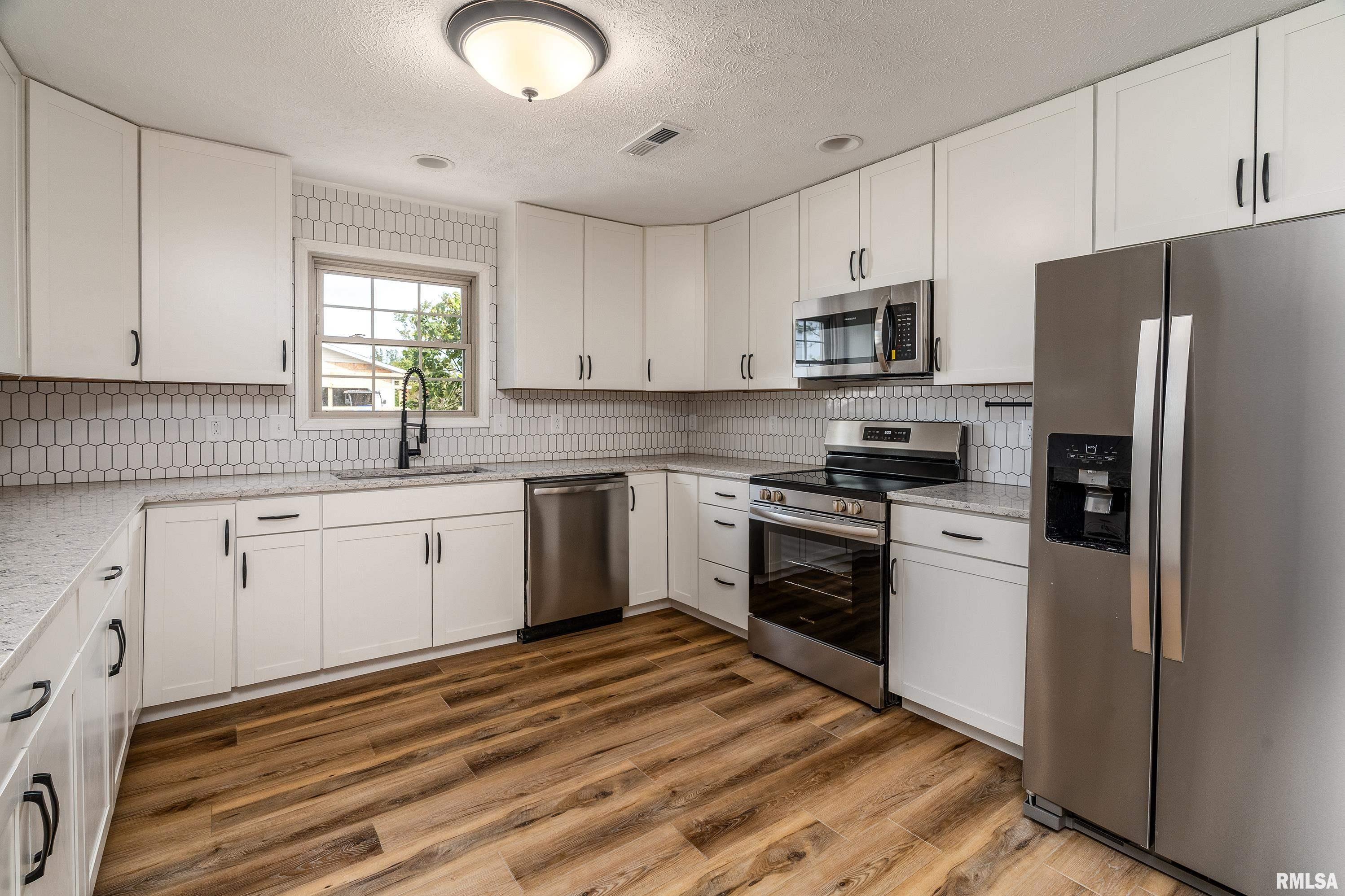 12852 Quarter Horse Road Marion, IL 62959 - Photo 3 of 37