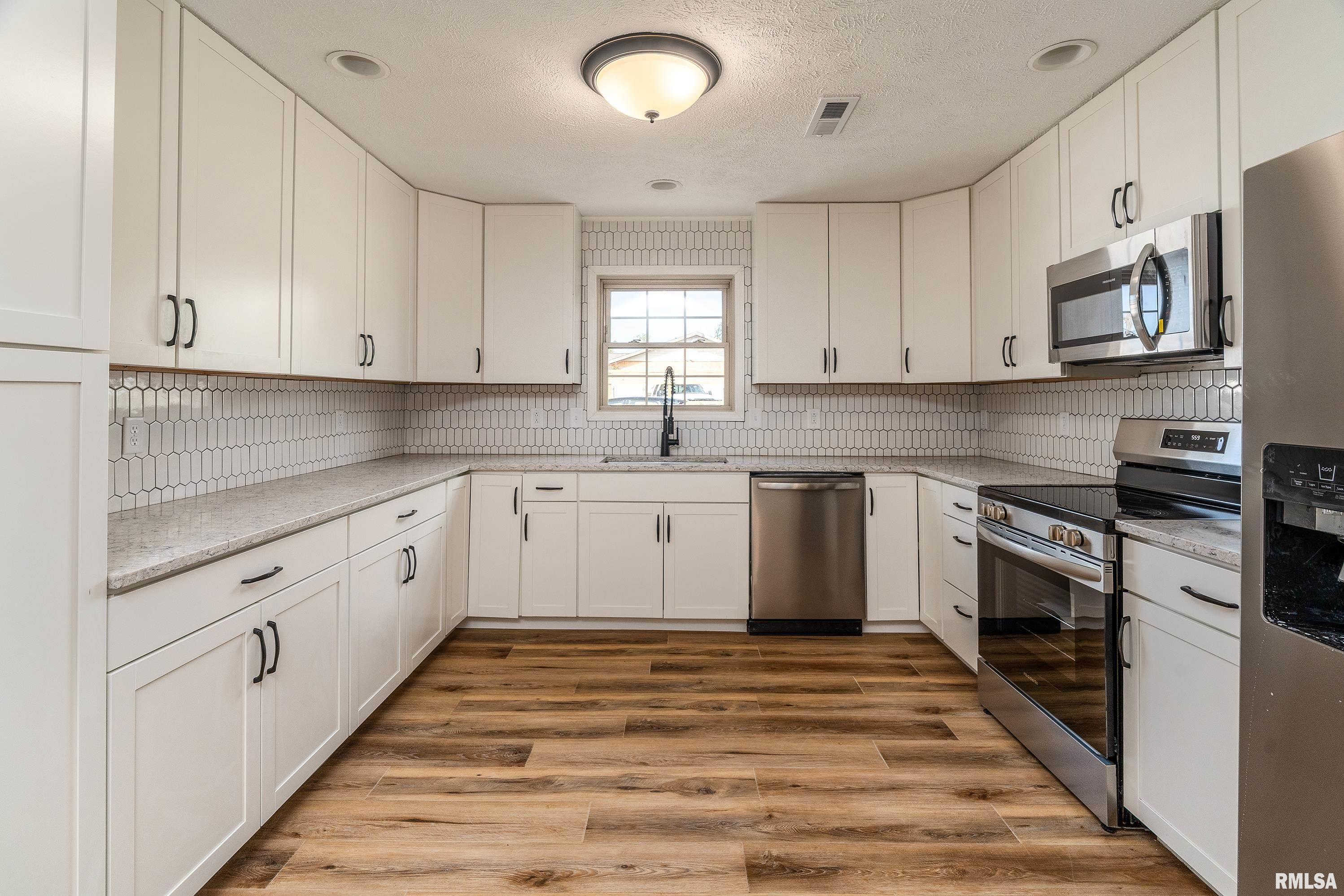 12852 Quarter Horse Road Marion, IL 62959 - Photo 5 of 37