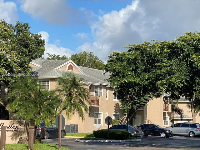 $2,180 | 2361 Northwest 96th Terrace, Unit 18O, Pembroke Pines, FL 33024