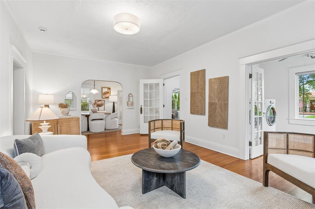 2434 West Prospect Road Tampa, FL 33629 - Photo 14 of 45 a living room with furniture and a large window