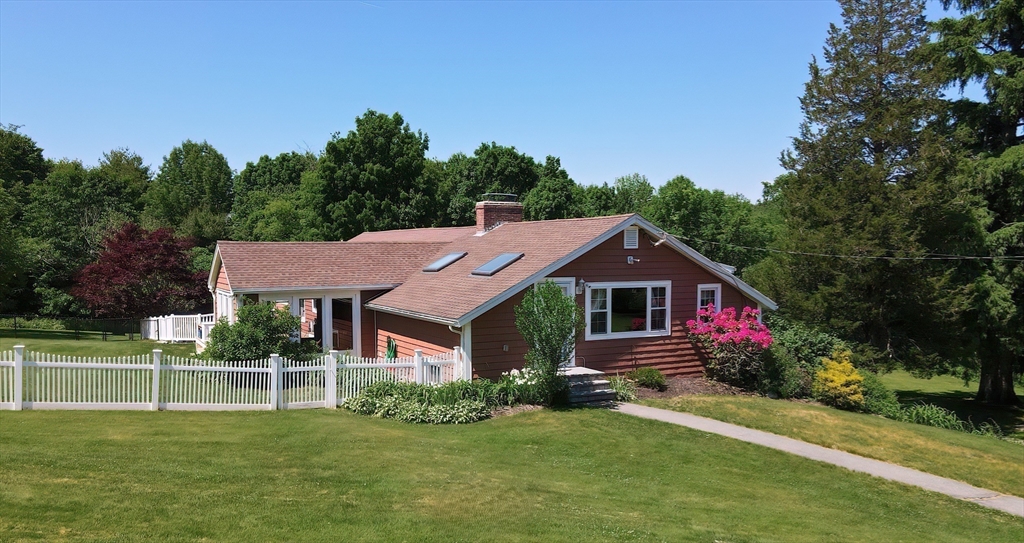 127 Haverhill Road Amesbury, MA 01913 - Photo 4 of 42 a front view of a house with a garden