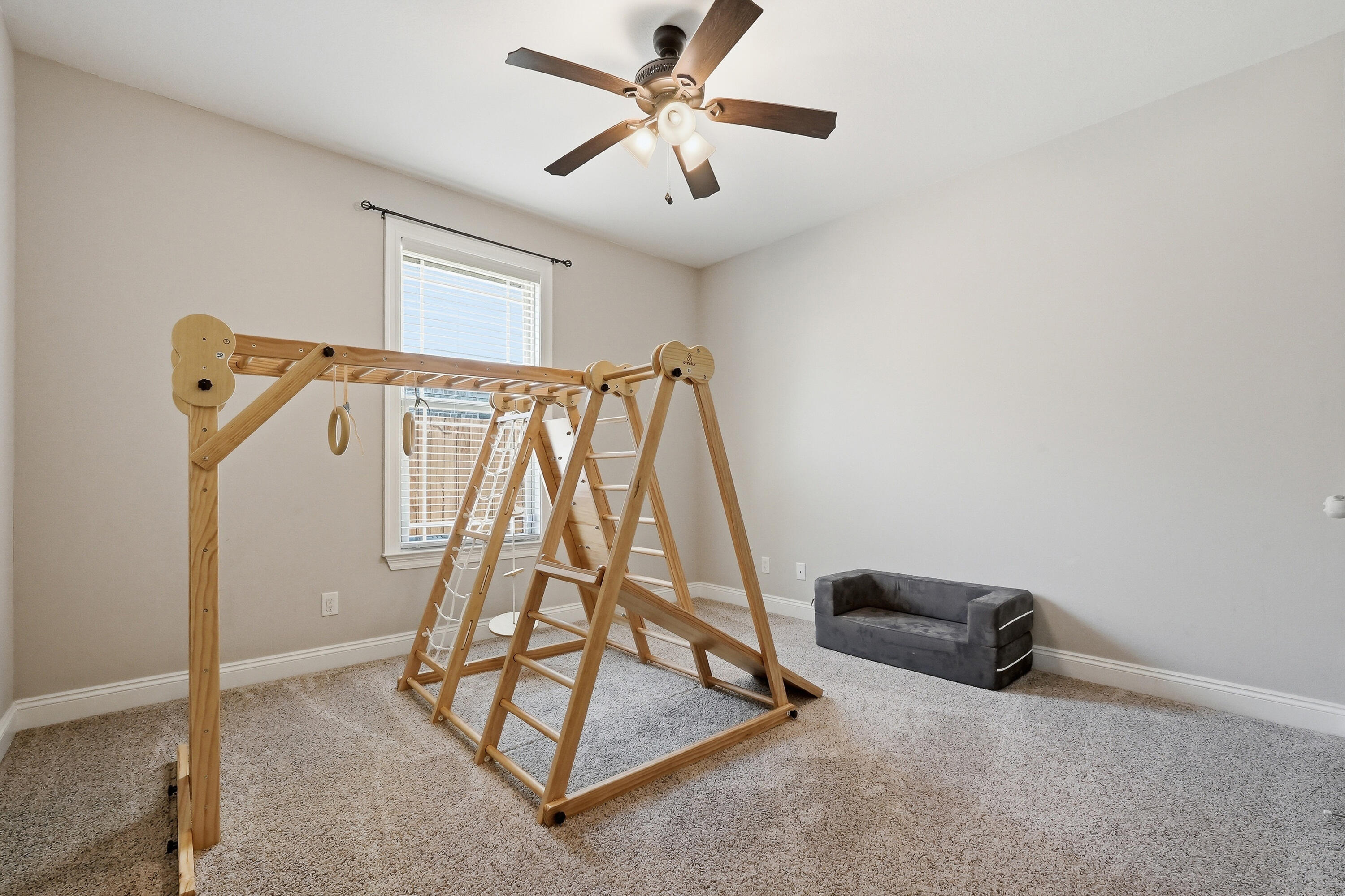 38 Marlborough Road Shalimar, FL 32579 - Photo 54 of 68 a living room with a ceiling fan