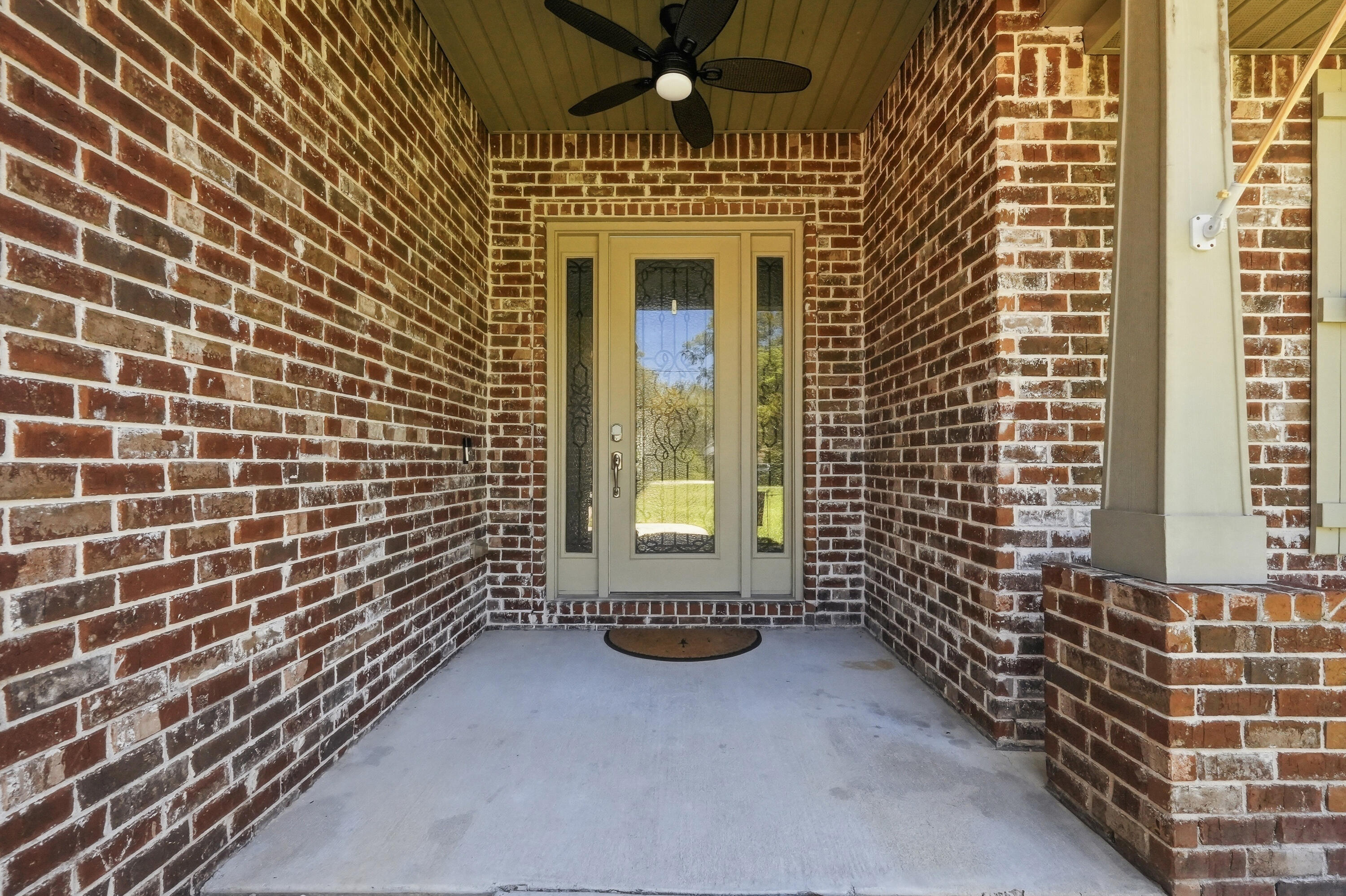 38 Marlborough Road Shalimar, FL 32579 - Photo 7 of 68 a view of entryway with a front door