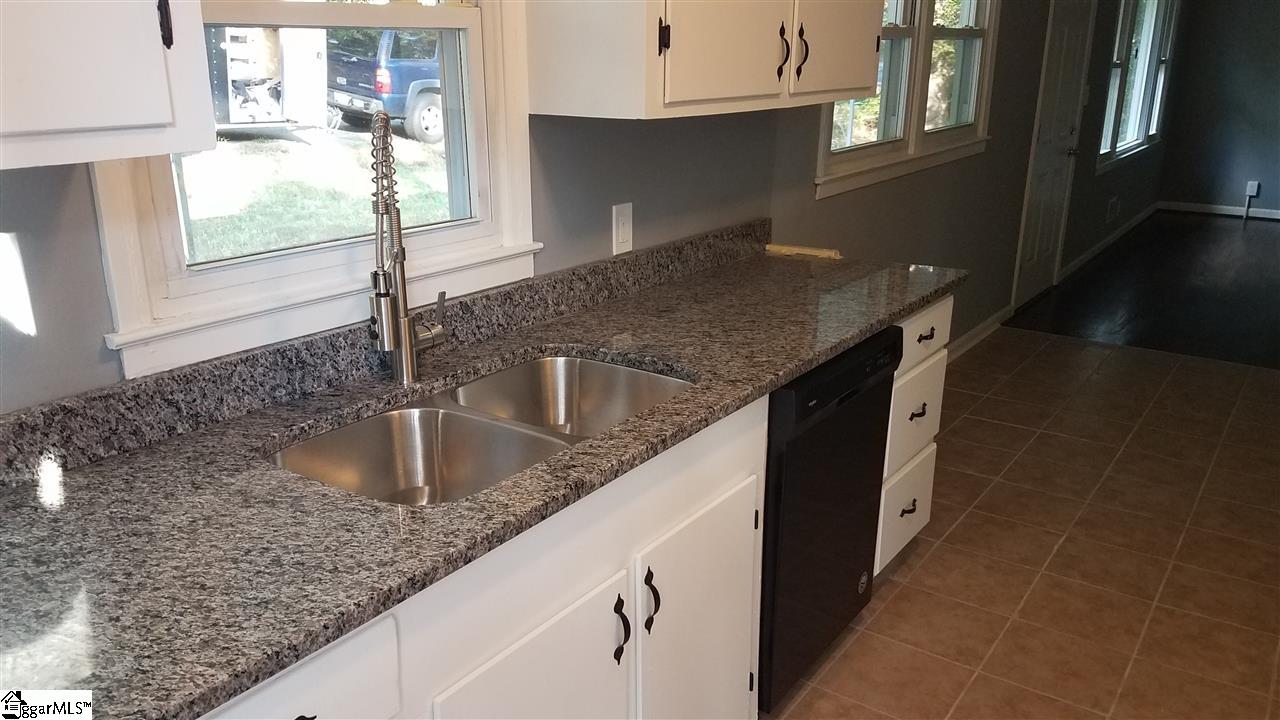125 Lincoln Road Taylors, SC 29687 - Photo 5 of 15 Gallery Image 5