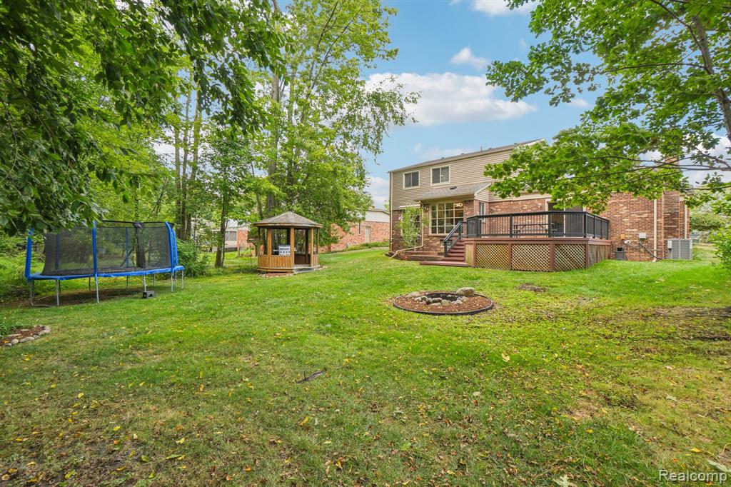 585 Timberline Drive Rochester Hills, MI 48309 - Photo 32 of 38