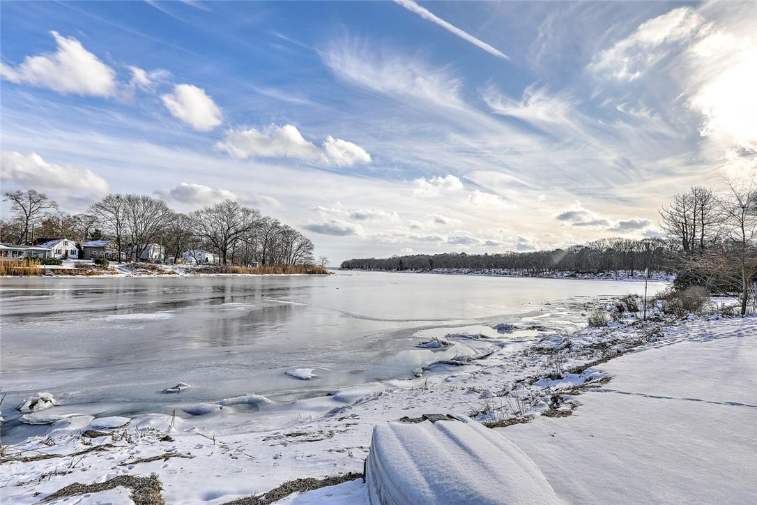 62 Hermit Drive Warwick, RI 02889 - Photo 2 of 31