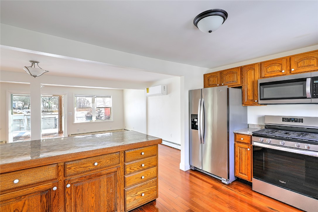 62 Hermit Drive Warwick, RI 02889 - Photo 4 of 31