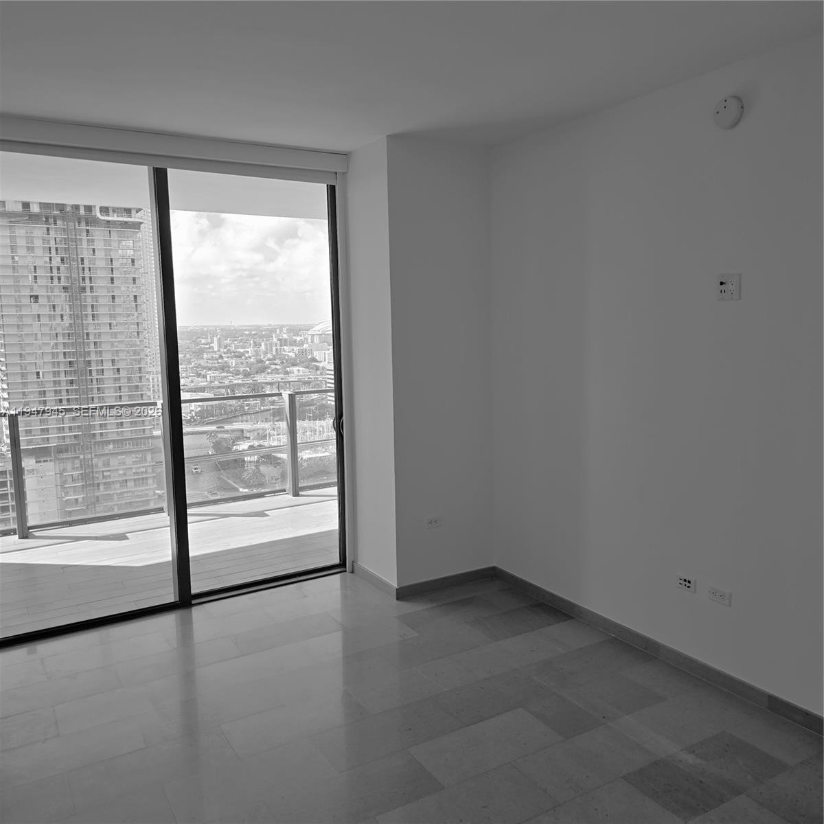 68 Southeast 6th Street, Unit 2110 Miami, FL 33131 - Photo 27 of 59