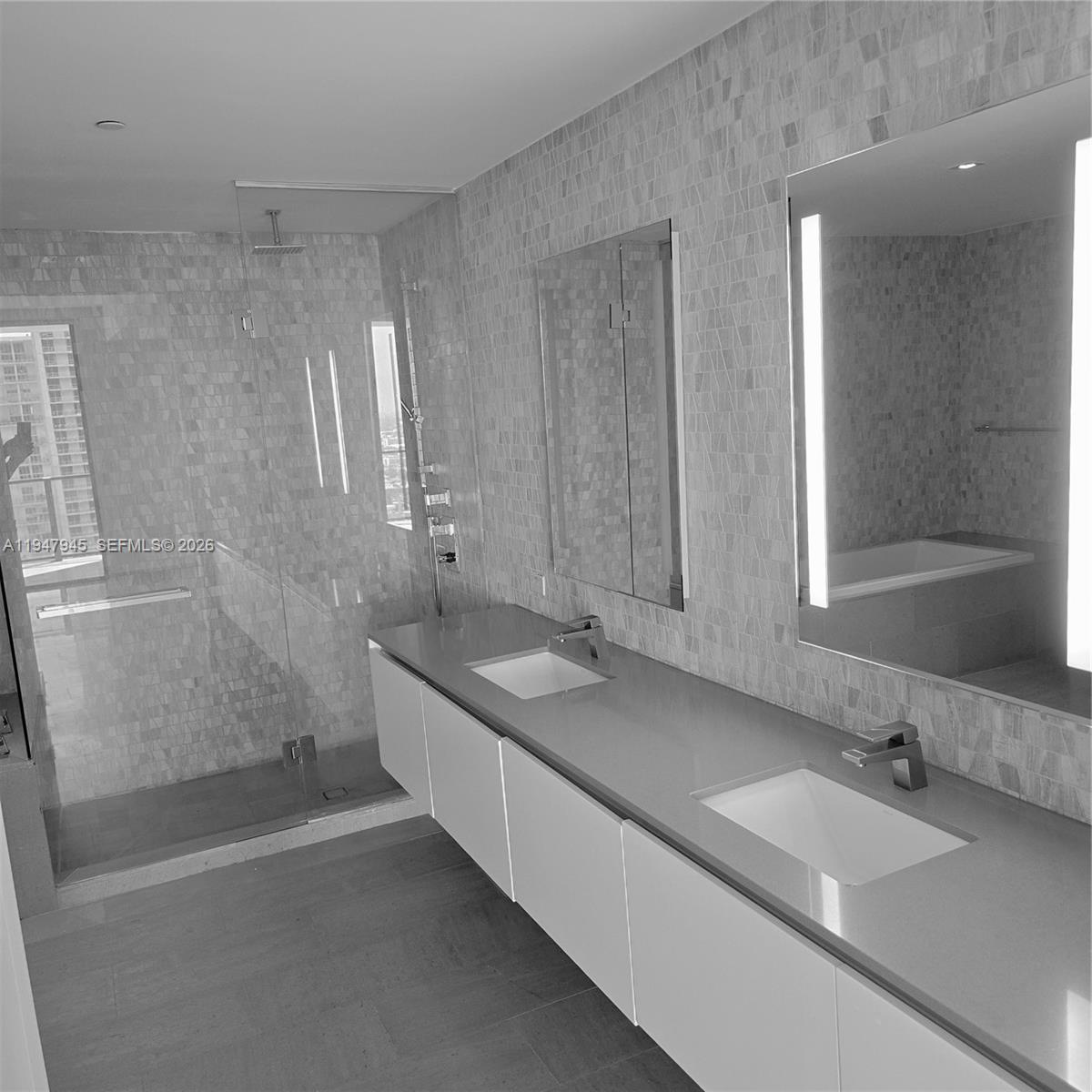 68 Southeast 6th Street, Unit 2110 Miami, FL 33131 - Photo 31 of 59