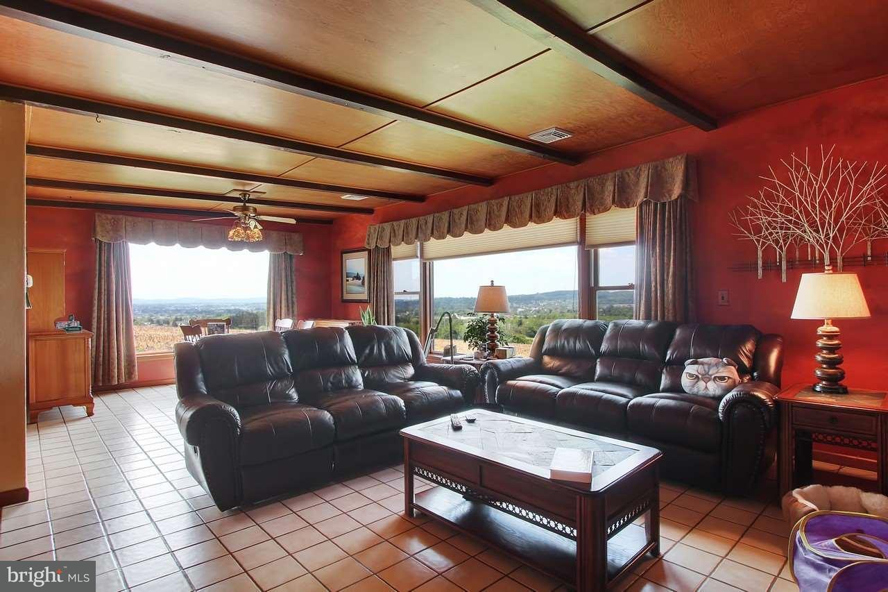 1305 Bonbar Road York, PA 17403 - Photo 3 of 25 Gallery Image 3