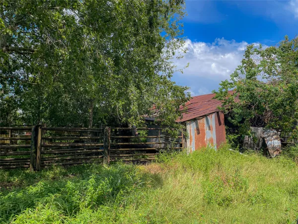 a view of house with backyard