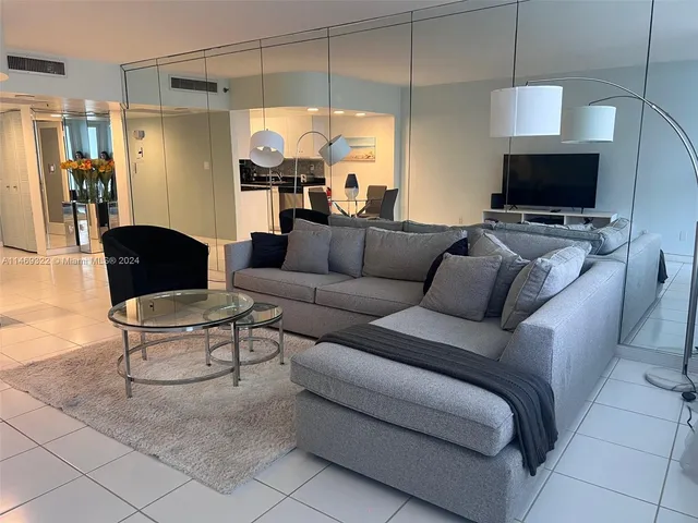 $4,000 | 100 Lincoln Road, Unit 1043, Miami Beach, FL 33139