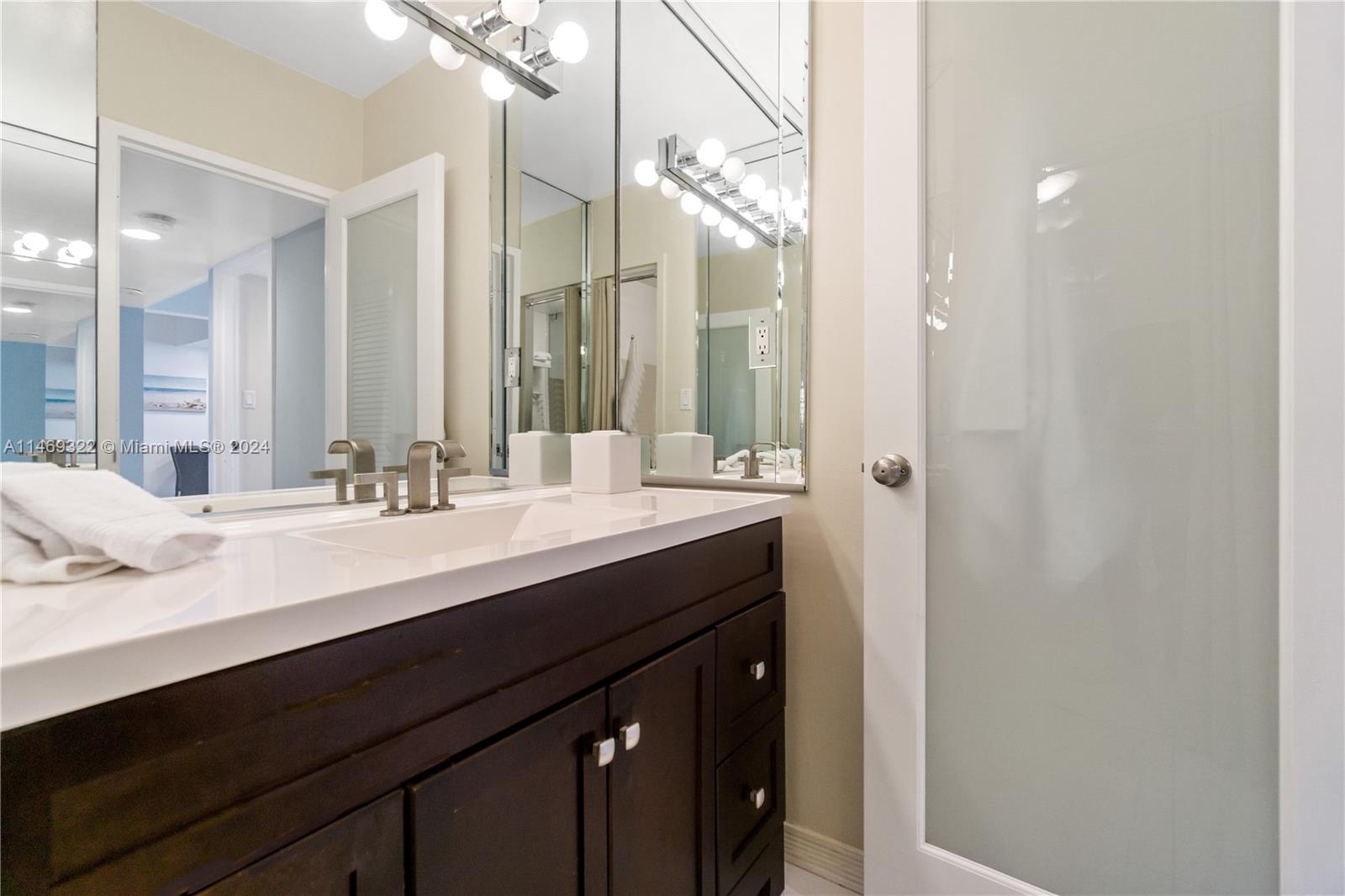 100 Lincoln Road, Unit 1043 Miami Beach, FL 33139 - Photo 11 of 21