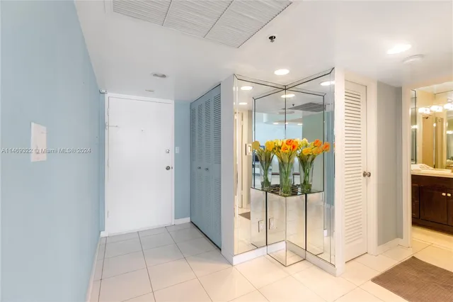 $4,000 | 100 Lincoln Road, Unit 1043, Miami Beach, FL 33139