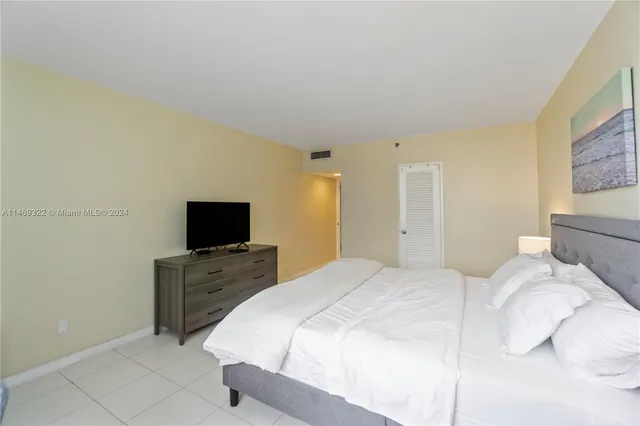 $4,000 | 100 Lincoln Road, Unit 1043, Miami Beach, FL 33139