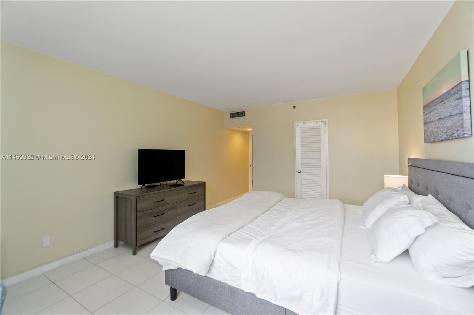 100 Lincoln Road, Unit 1043 Miami Beach, FL 33139 - Photo 9 of 21