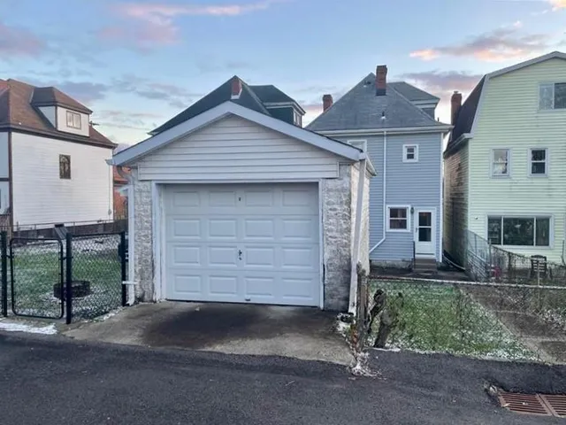 $1,825 | 132 Dilworth Street, Pittsburgh, PA 15211