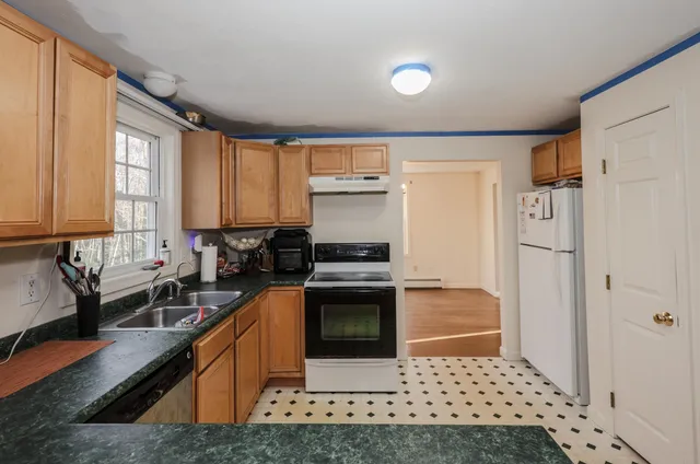 $465,000 | 57 Lyndsey Lane, Weare, NH 03281