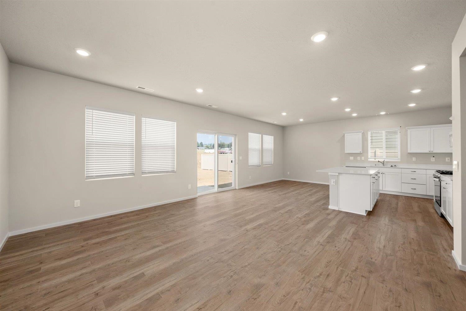 3745 South Clinton Road Spokane Valley, WA 99206 - Photo 5 of 36 Gallery Image 5