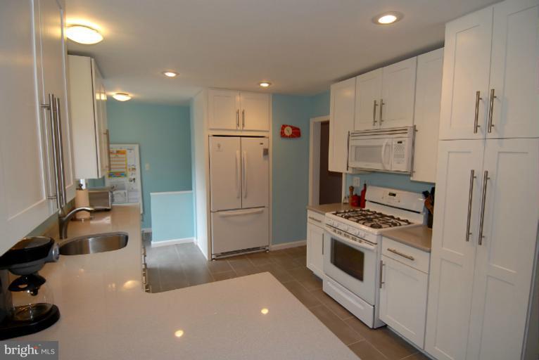 5604 5th Road South Arlington, VA 22204 - Photo 12 of 29 Kitchen
