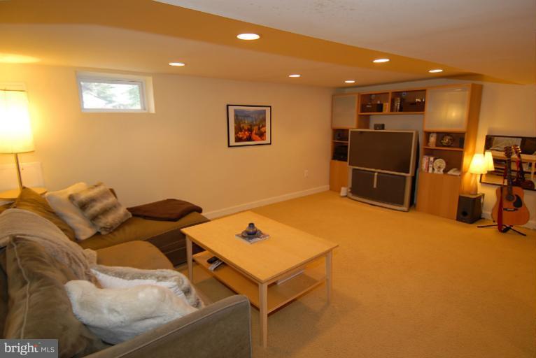 5604 5th Road South Arlington, VA 22204 - Photo 14 of 29 Interior (General)