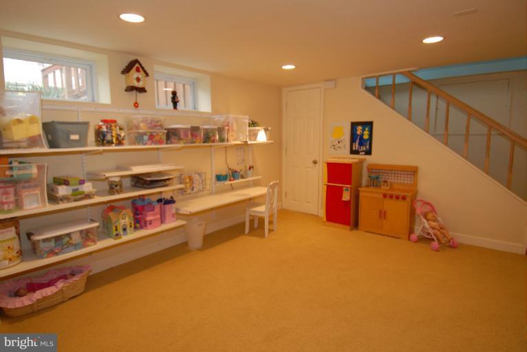 5604 5th Road South Arlington, VA 22204 - Photo 15 of 29 Interior (General)