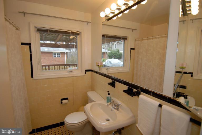 5604 5th Road South Arlington, VA 22204 - Photo 19 of 29 Bath