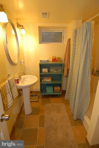 5604 5th Road South Arlington, VA 22204 - Photo 3 of 29 Bath