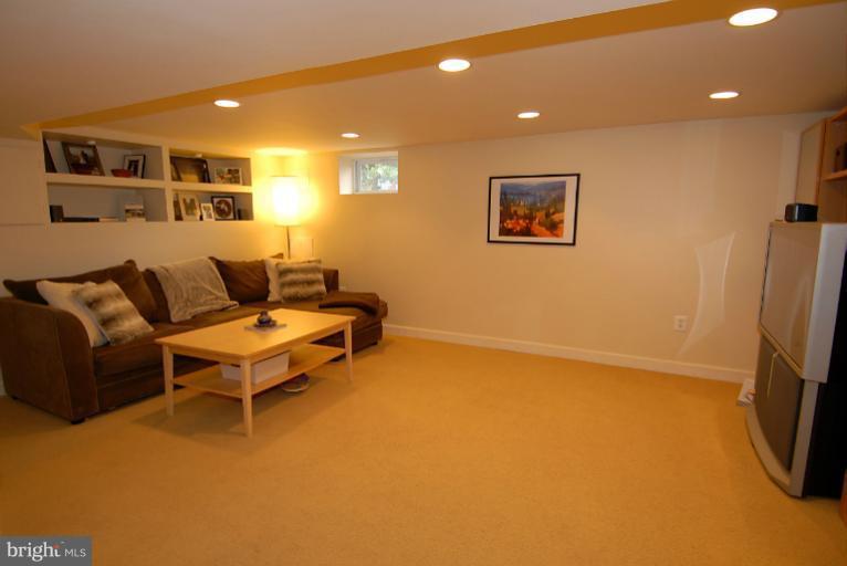 5604 5th Road South Arlington, VA 22204 - Photo 23 of 29 Interior (General)