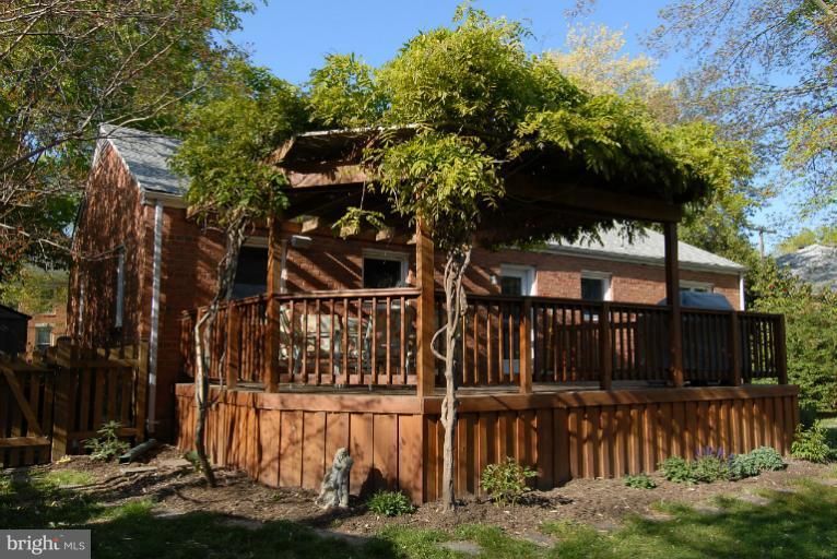 5604 5th Road South Arlington, VA 22204 - Photo 25 of 29 Exterior (Rear)