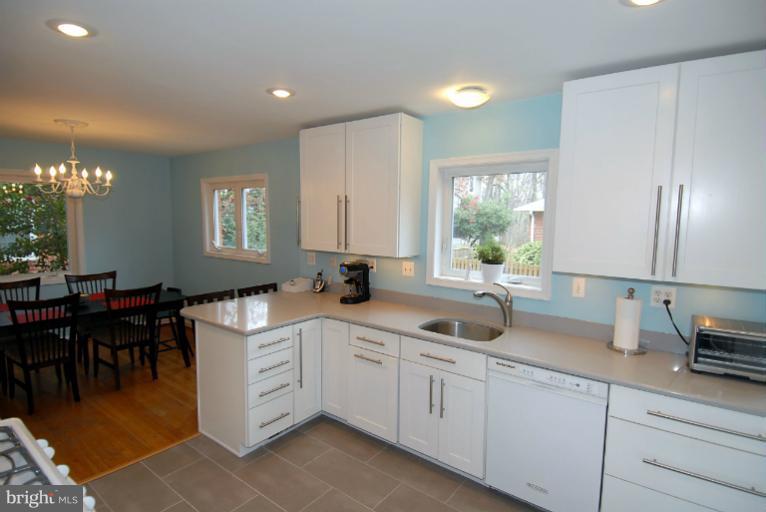 5604 5th Road South Arlington, VA 22204 - Photo 6 of 29 Kitchen
