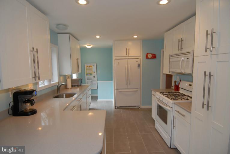 5604 5th Road South Arlington, VA 22204 - Photo 7 of 29 Kitchen