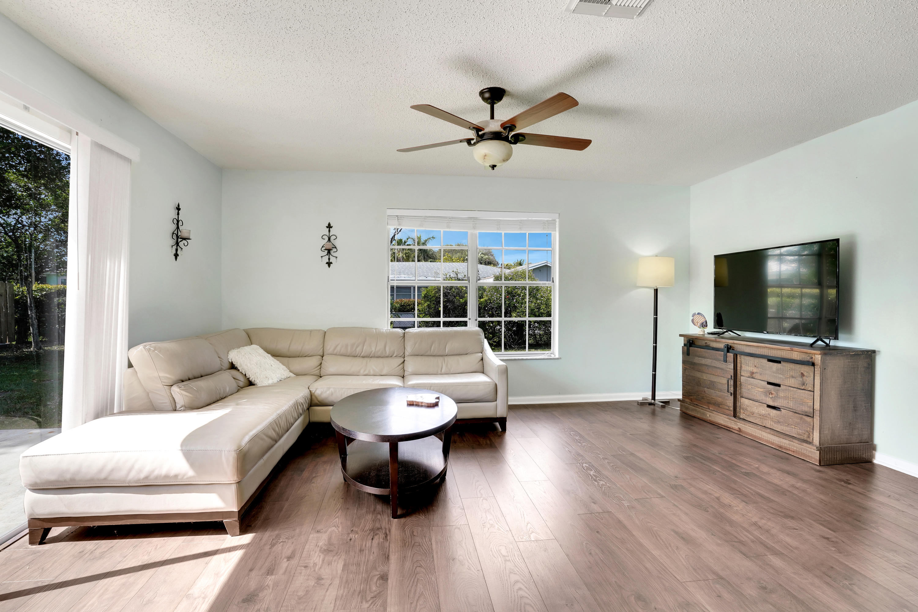 1506 Kingsley Road Jupiter, FL 33469 - Photo 7 of 26 07_Image_7_of_21