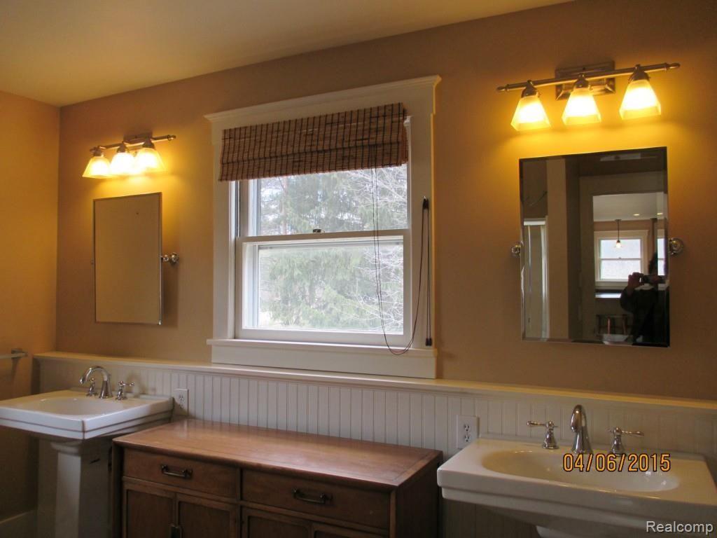 Bathroom 2.jpg