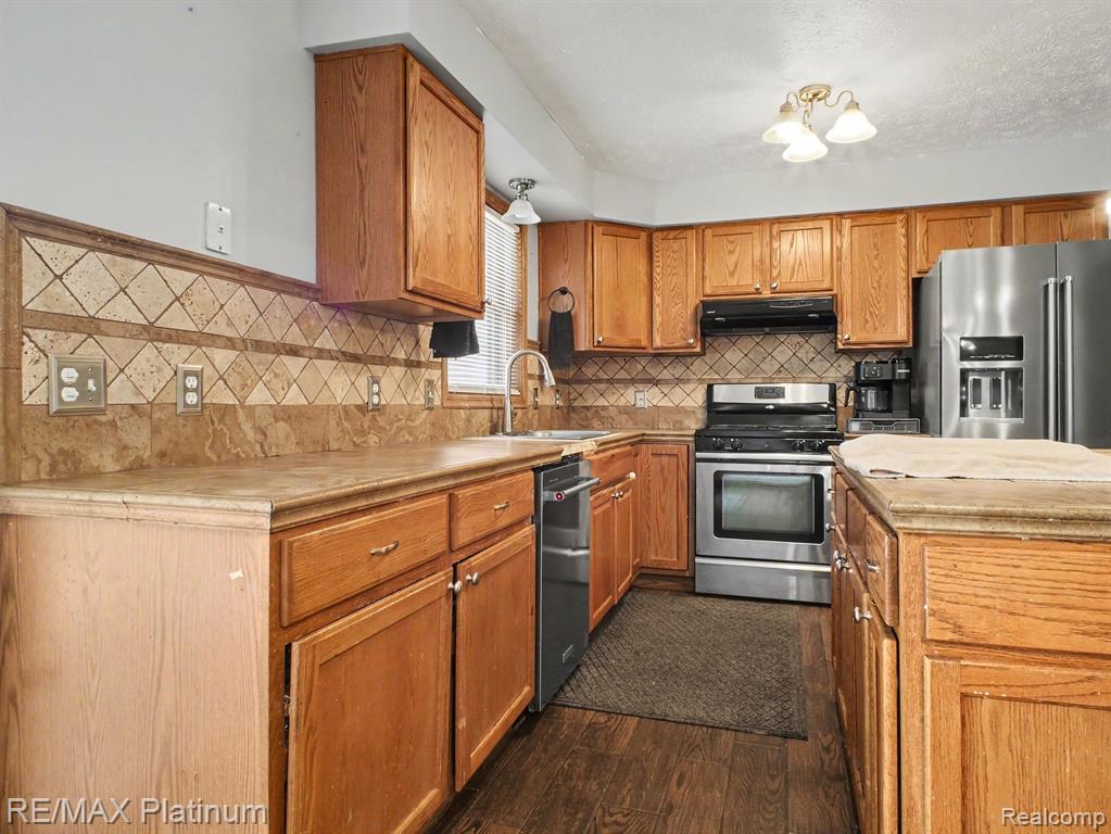 3215 Rafferty Drive Drive Howell, MI 48843 - Photo 3 of 35 Gallery Image 3