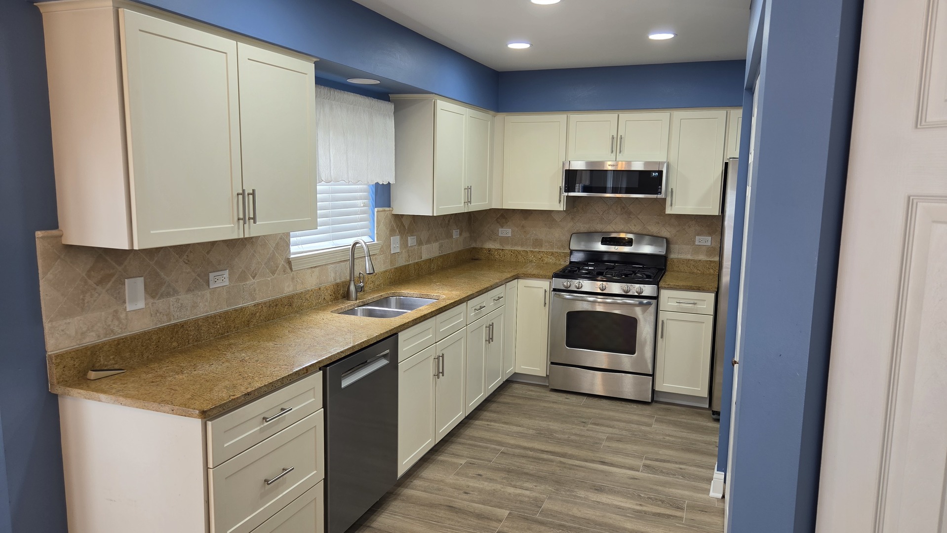 1207 Samuel Court Naperville, IL 60540 - Photo 4 of 6