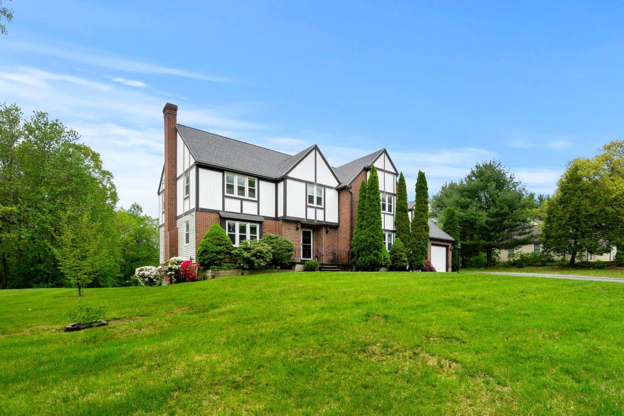 7 David Drive Pelham, NH 03076 - Photo 2 of 59