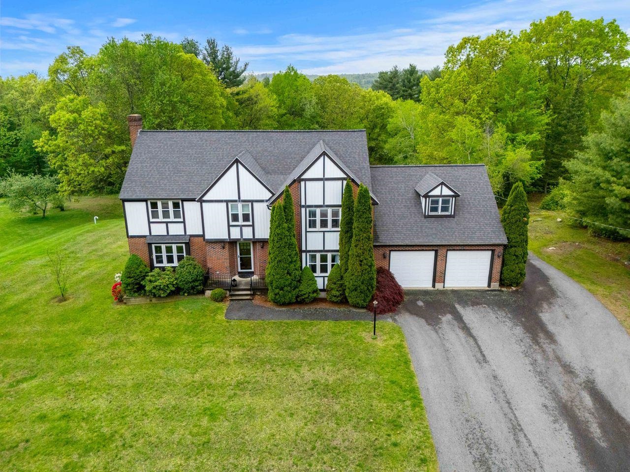 7 David Drive Pelham, NH 03076 - Photo 4 of 59