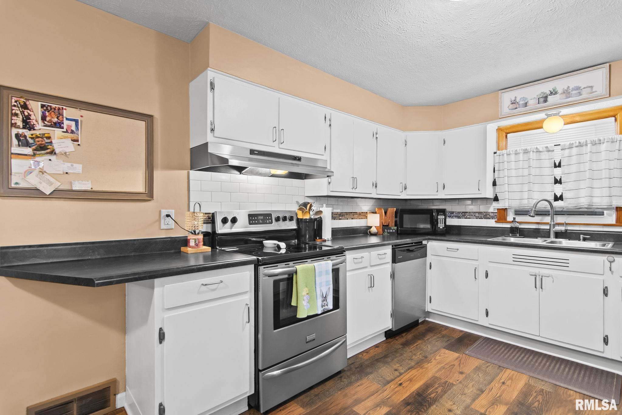 1913 East Hood Street Springfield, IL 62703 - Photo 11 of 35