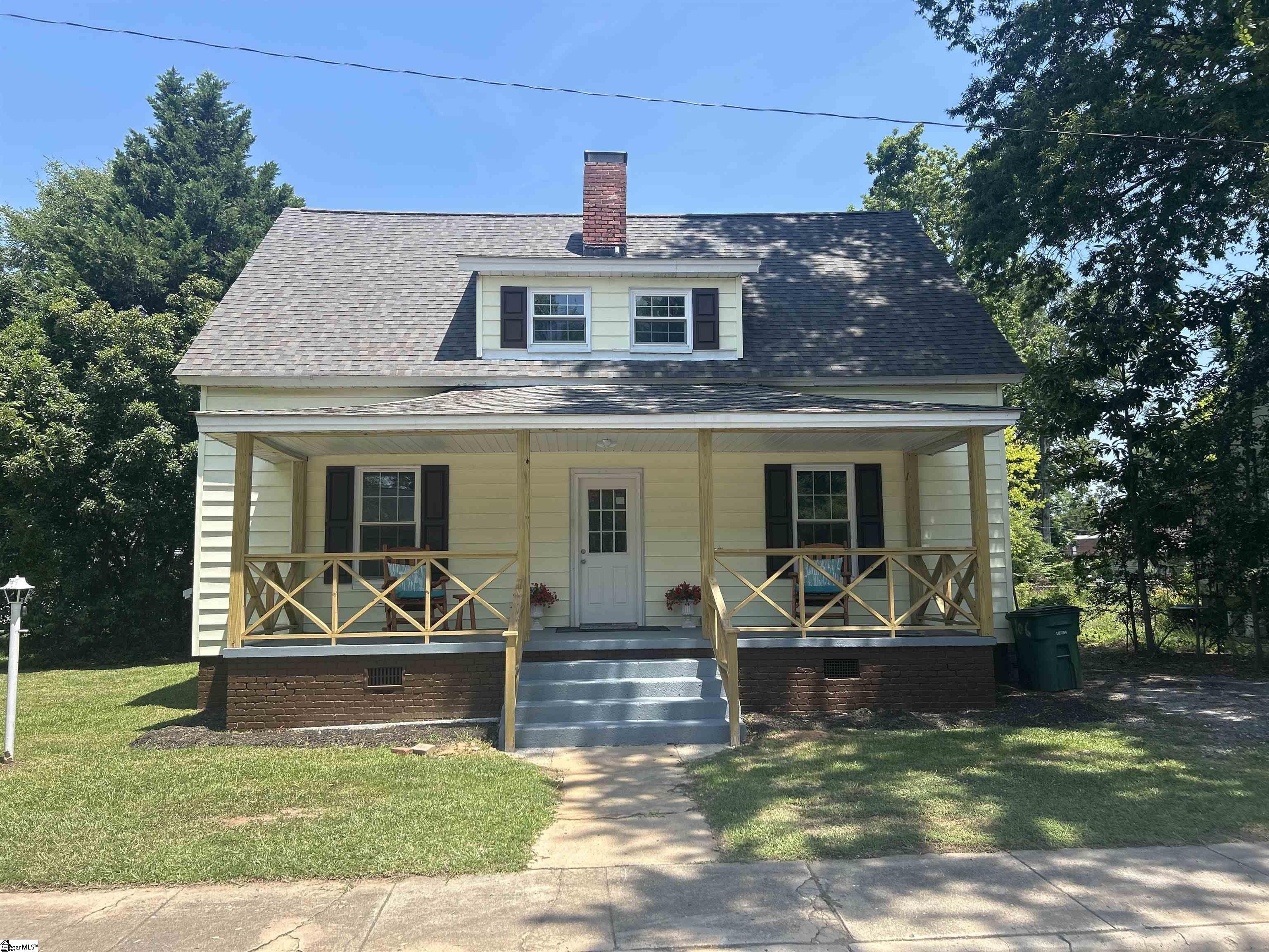 106 Washington Street Clinton, SC 29325 - Photo 1 of 32