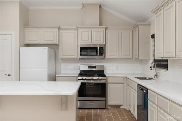 $2,300 | 3929 Highland Avenue, McAllen, TX 78501